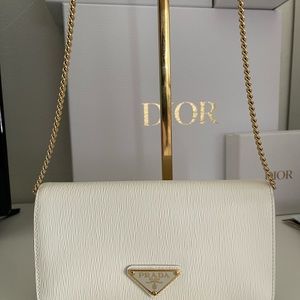 Prada Wallet On Chain